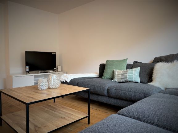 27893516.jpg