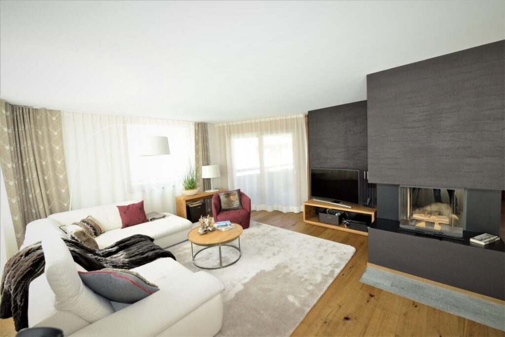 vanoli-35-zimmer-mietwohnung-lenzerheide-zentrum-wohnzimmer-2-scaled-2.jpg
